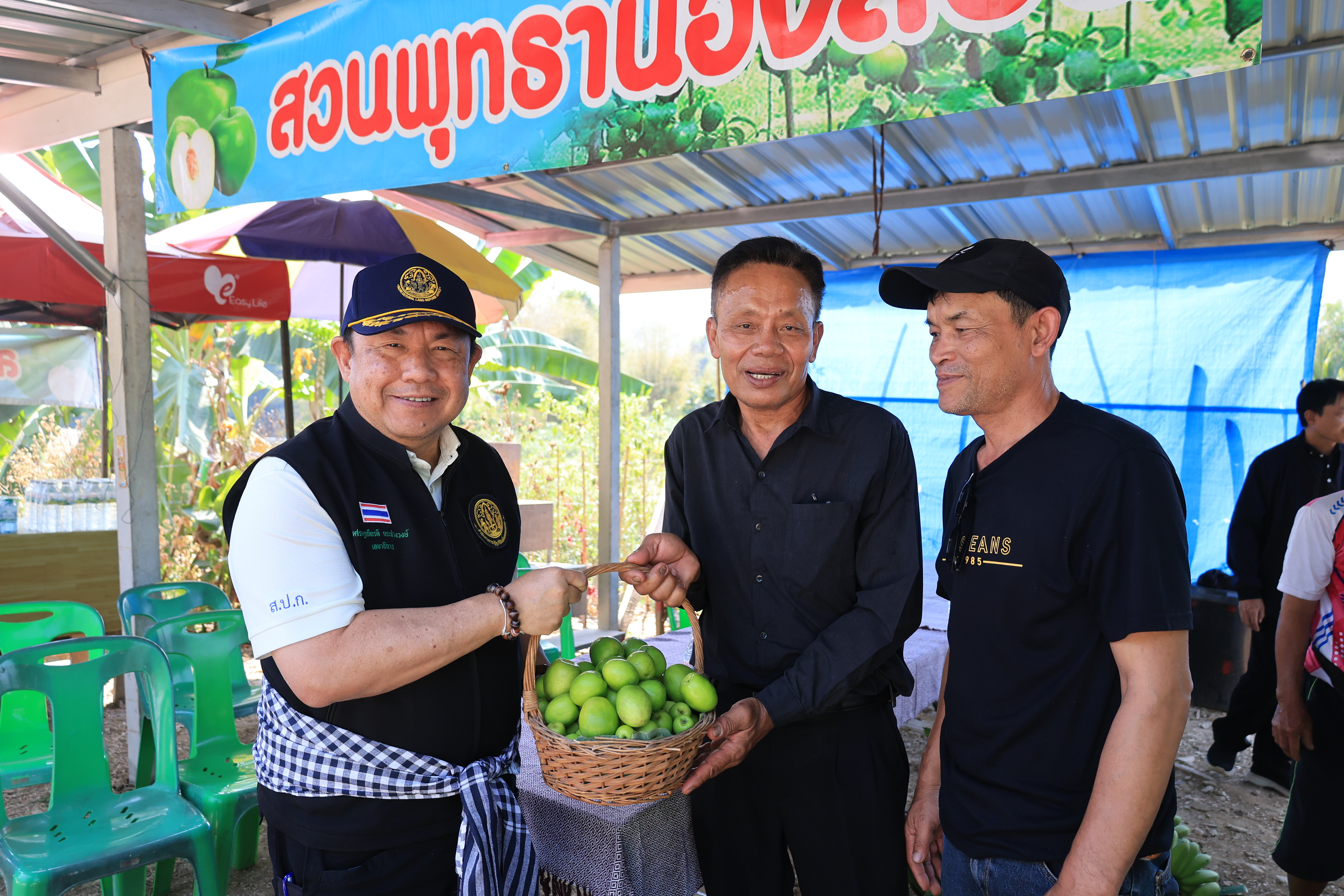 title - เลขาธิการ ส.ป.ก. และคณะ ตรวจเยี่ยมกลุ่มปลูกพุทรา บ้านท่าดีหมี หมู่ที่ 4 ต.ปากตม อ.เชียงคาน จ.เลย